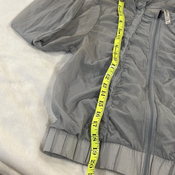 Fabletics windbreaker - Picture 4 of 8